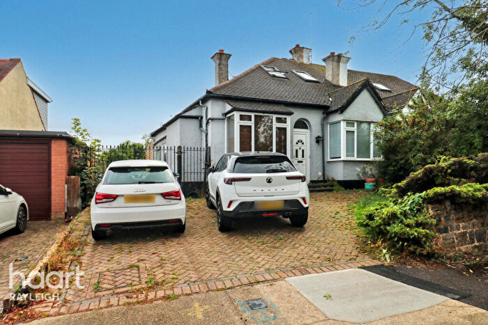 5 Bedroom Semi-Detached House For Sale In Woodfield Road, Benfleet, SS7