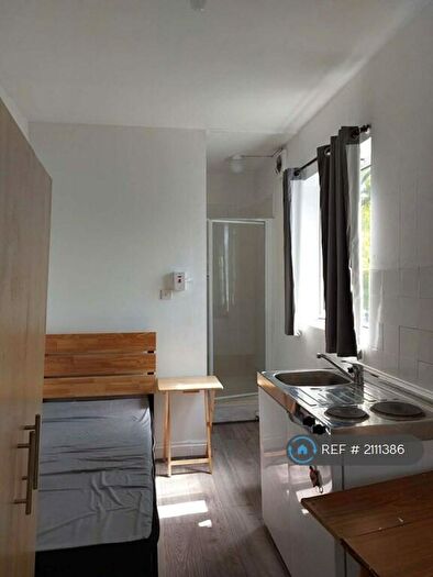Studio To Rent In High Road, London, N22