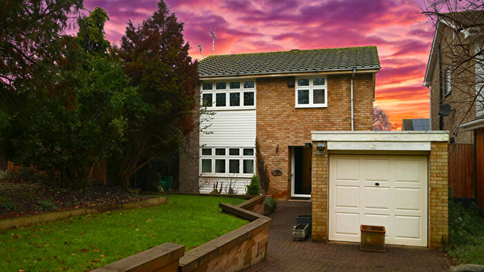 4 Bedroom Detached House For Sale In Falcon Way, Basildon, SS16