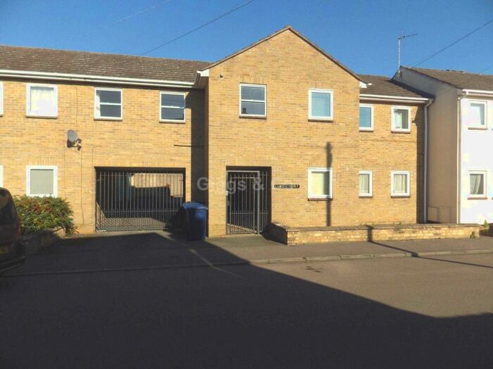 2 Bedroom Apartment To Rent In Luke Court, PE19