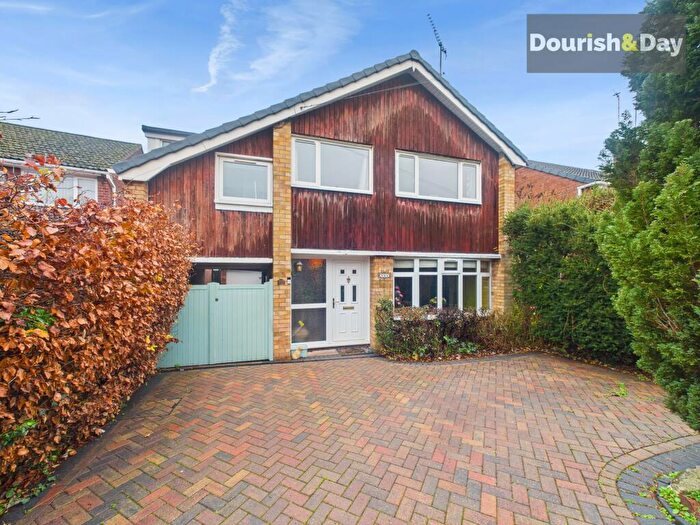 4 Bedroom Detached House For Sale In Sidmouth Avenue, Stafford, ST17