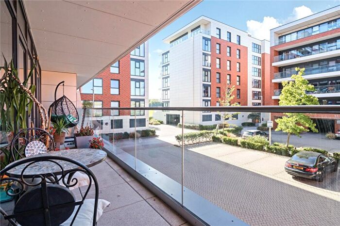 2 Bedroom Apartment For Sale In Kingman Way, Newbury, Berkshire, RG14