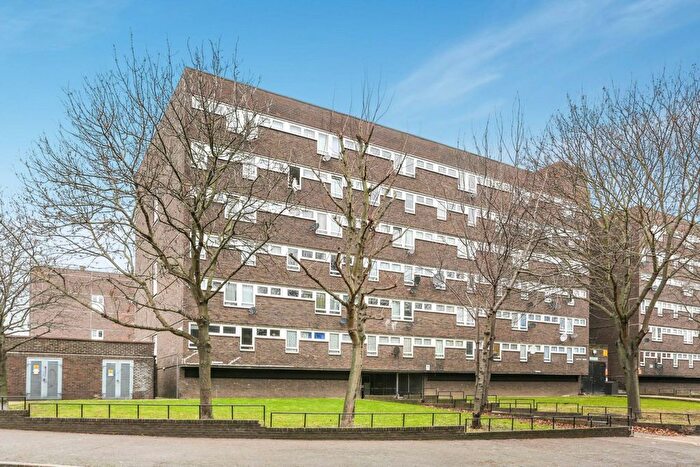 2 Bedroom Flat To Rent In Mead Place, Hackney, E9