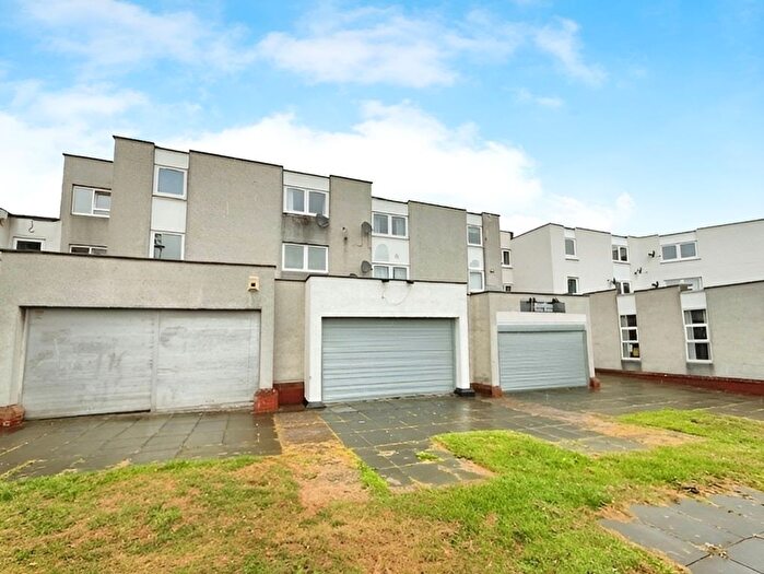 2 Bedroom Flat For Sale In Mercer Place, Dunfermline, KY11