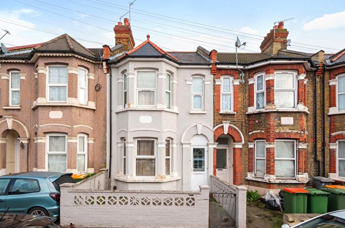 3 Bedroom Terraced House For Sale In Gwendoline Avenue, London, E13