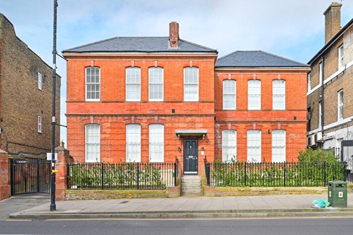 2 Bedroom Terraced House To Rent In Uxbridge Road, Hanwell, London, W7