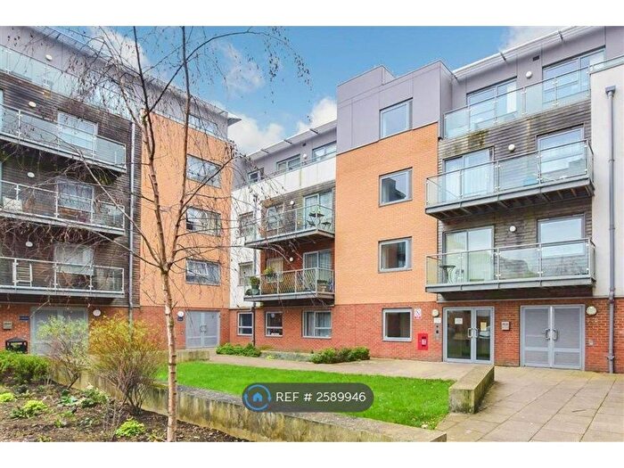 3 Bedroom Flat To Rent In Clover Lodge, Mitcham, CR4