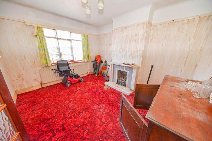 2 Bedroom Semi-Detached Bungalow For Sale In Fir Copse Road, Purbrook, PO7