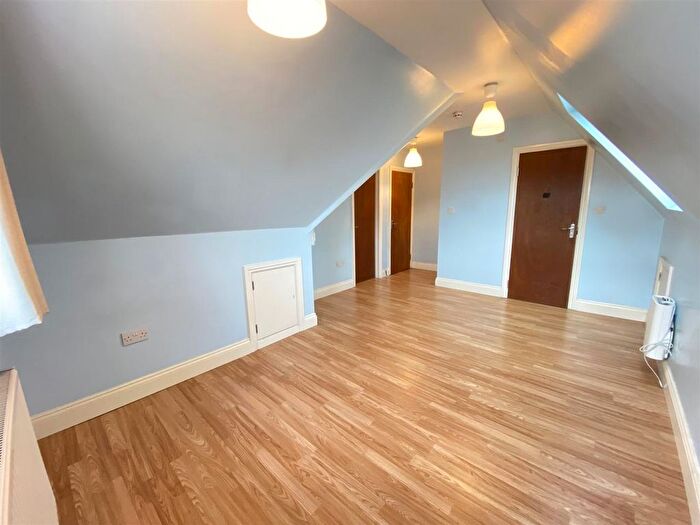 1 Bedroom Flat To Rent In Hamilton Road, Ealing, W5