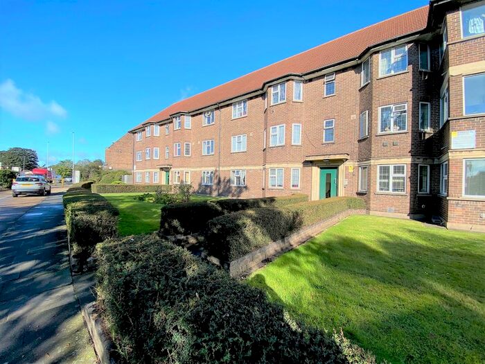 2 Bedroom Flat To Rent In Great West Road, Hounslow, TW5