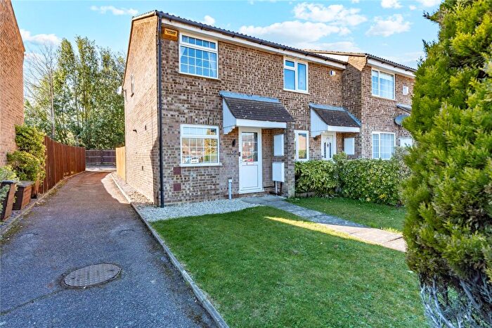 2 Bedroom End Of Terrace House For Sale In Kingston Crescent, Chatham, Kent, ME5