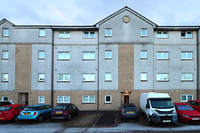 2 Bedroom Flat To Rent In Hawk Brae, Ladywell, Livingston, EH54