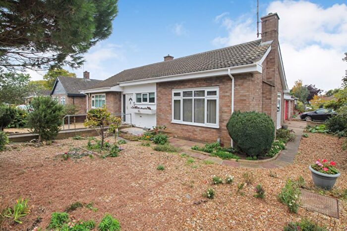 2 Bedroom Detached Bungalow For Sale In Haylands Way, Bedford, MK41