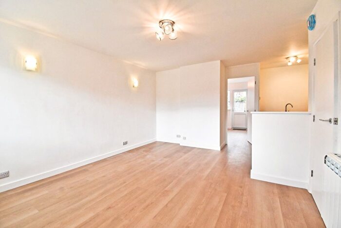 1 Bedroom Maisonette To Rent In Willowhayne Drive, Walton-On-Thames, KT12