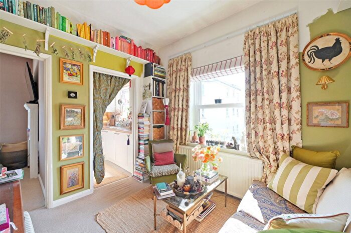 1 Bedroom Flat To Rent In High Street, Marlow, Buckinghamshire, SL7