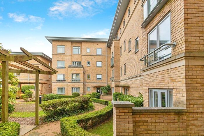 2 Bedroom Flat For Sale In Selwyn Grove, Bletchley, Milton Keynes, MK3