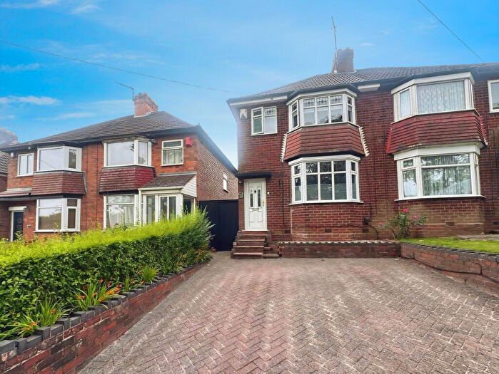 3 Bedroom Semi-Detached House For Sale In Tessall Lane, Northfield, Birmingham, West Midlands, B31