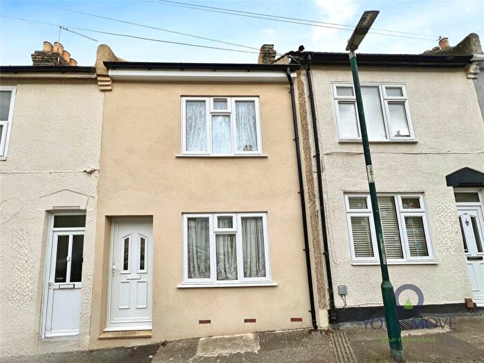 4 Bedroom Terraced House To Rent In Charter Street, Chatham, Kent, ME4