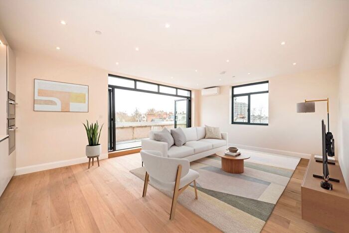 2 Bedroom Maisonette For Sale In Palace Court, Notting Hill, W2