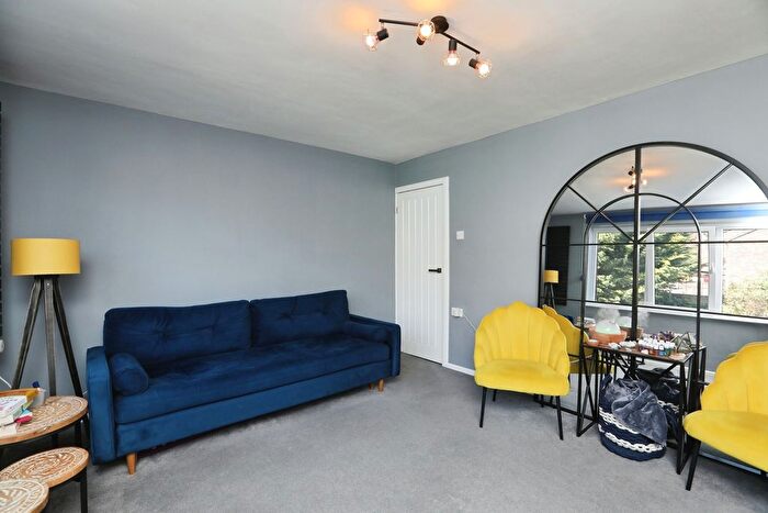 2 Bedroom Flat For Sale In Roseholme, Maidstone, Kent, ME16