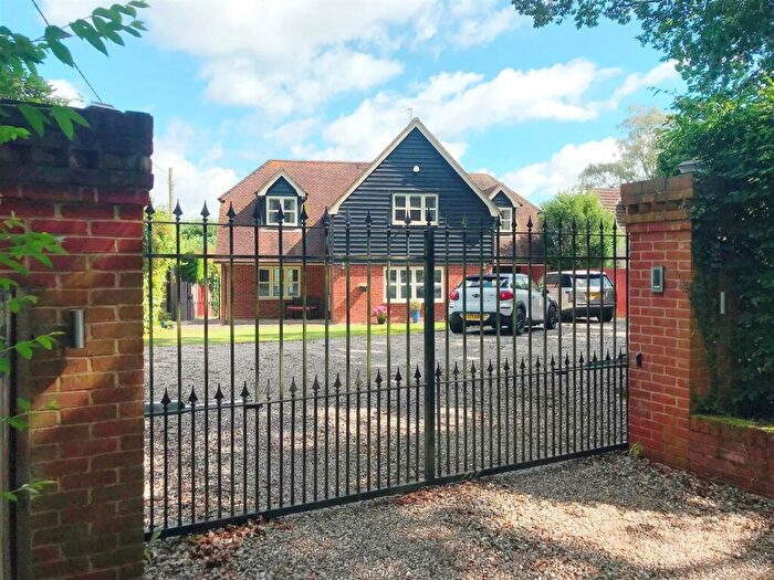 5 Bedroom Detached House For Sale In The Ridge, Cold Ash, RG18