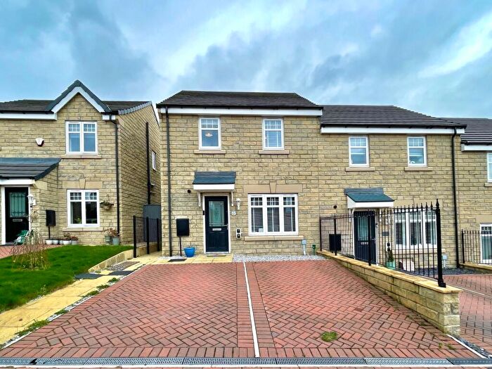 3 Bedroom End Of Terrace House For Sale In Forest Court, Huddersfield, HD2