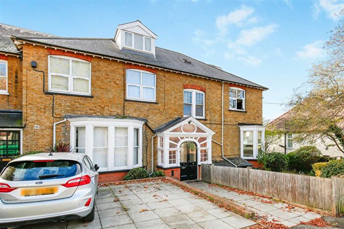 2 Bedroom Flat For Sale In Oakhill Road, Sutton, SM1