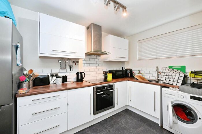 2 Bedroom Apartment To Rent In Rawdon Drive, Hoddesdon, EN11