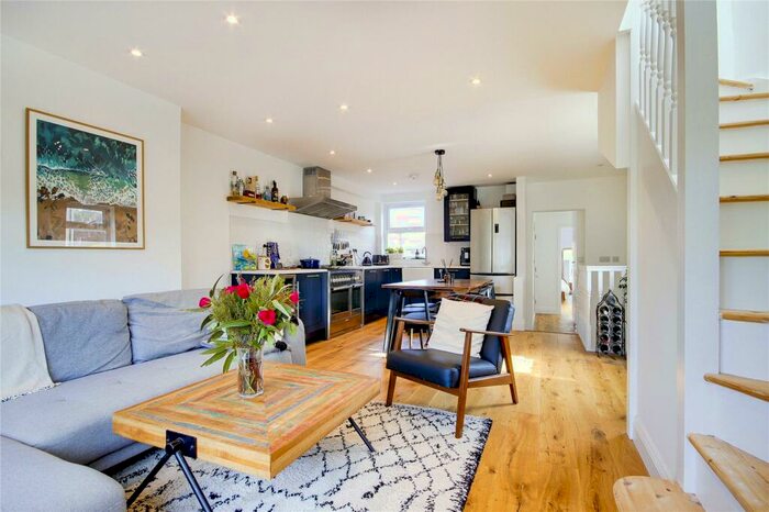 2 Bedroom Maisonette To Rent In Pembroke Road, London, N10