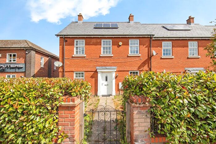 3 Bedroom End Of Terrace House For Sale In Hythe Hill, Colchester, CO1