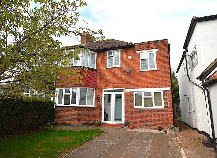 4 Bedroom Property For Sale In Cypress Avenue, Whitton, TW2