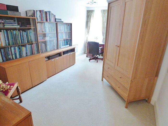 2 Bedroom Flat To Rent In Claridge House, Church Street, Littlehampton, BN17