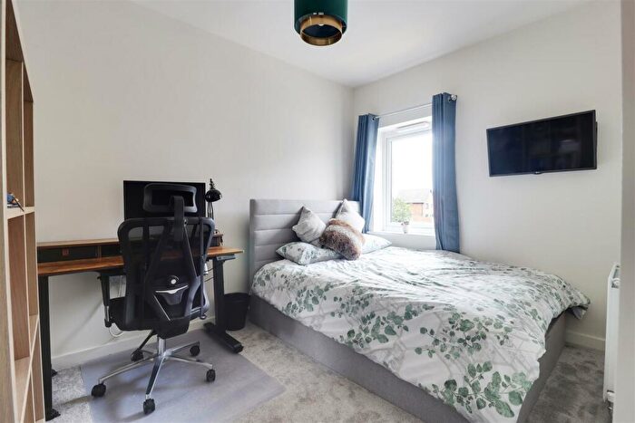 3 Bedroom Terraced House For Sale In Hawthorn Avenue, Hull, HU3