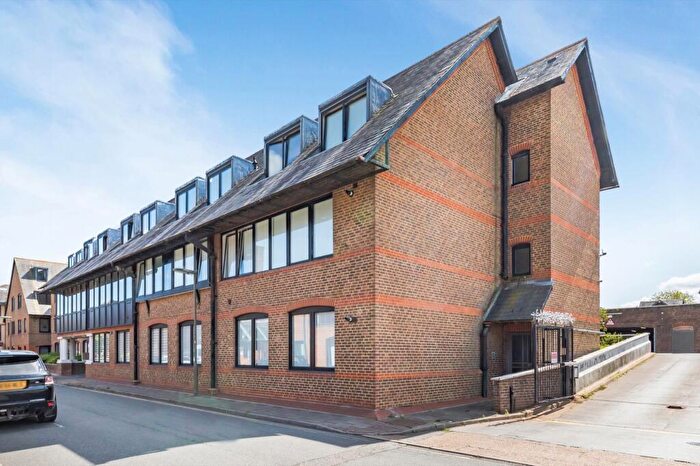 2 Bedroom Flat To Rent In Albert Road, Beulah Court - Albert Road, RH6