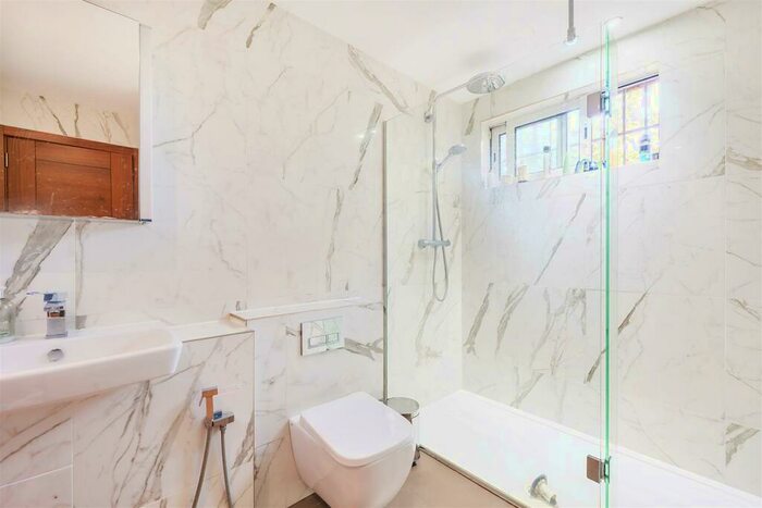 2 Bedroom Flat To Rent In A Maygrove Road, London, NW6