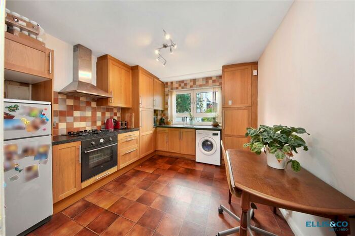 2 Bedroom Apartment To Rent In Russia Lane, London, E2