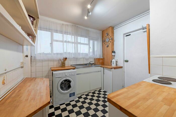 1 Bedroom Flat To Rent In Fairfield Court, Fairfield Street, SW18