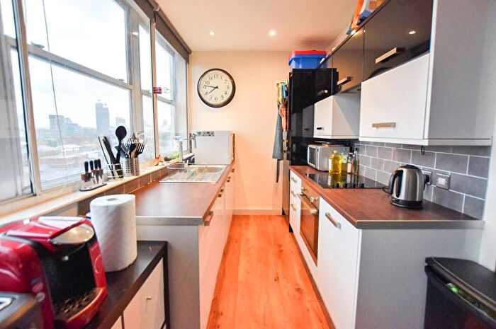 2 Bedroom Flat To Rent In Flat Fitzroy Court, Whitehorse Road, Croydon, Surrey, CR0