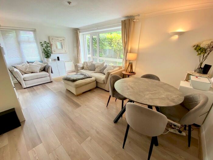 2 Bedroom Flat To Rent In Wimborne Road, Bournemouth, Dorset, BH2