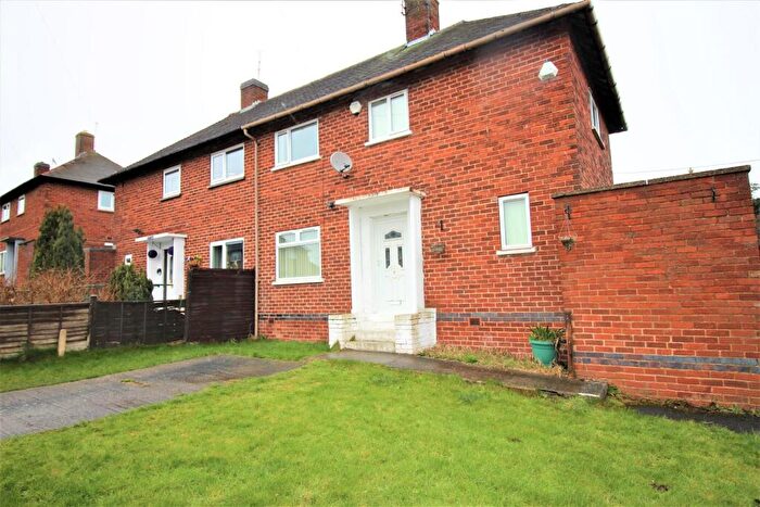 2 Bedroom House To Rent In Ravenscroft Drive, Sheffield, S13