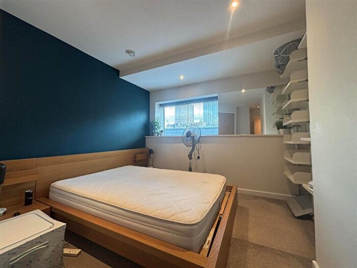 2 Bedroom Flat To Rent In Albion Street, Leeds, LS2