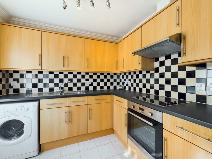 2 Bedroom Apartment To Rent In Penshurst Avenue, Hessle, HU13