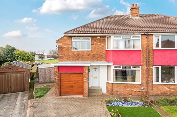 3 Bedroom Semi Detached House For Sale In Grove Court, Pudsey, West Yorkshire, LS28