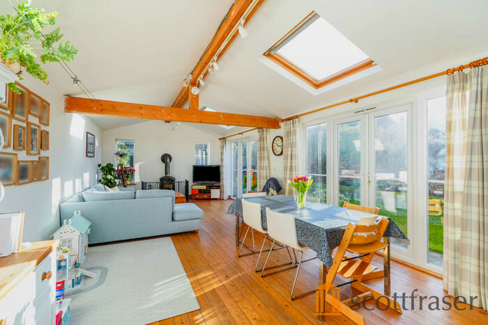 3 Bedroom Detached House To Rent In Lime Walk, Headington, OX3