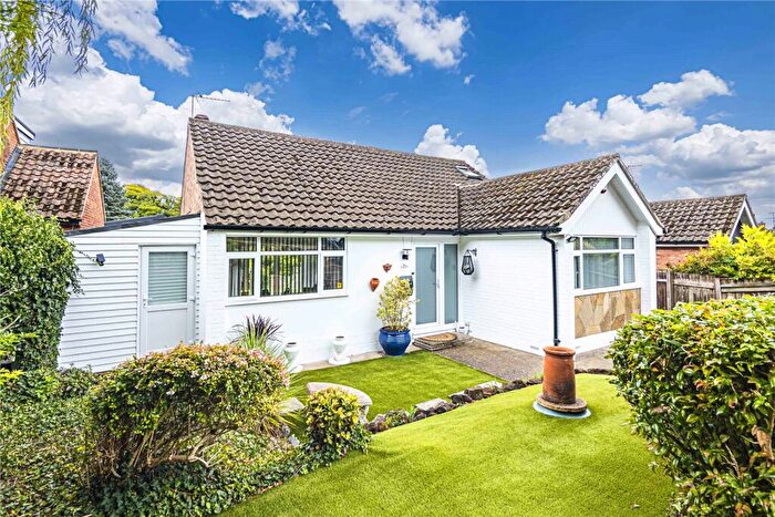 3 Bedroom Detached House For Sale In Brownlow Rise, Totternhoe, Central Bedfordshire, LU6