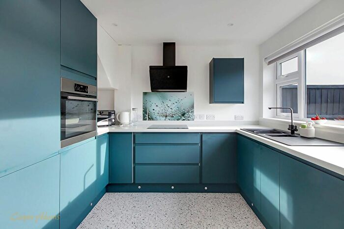 3 Bedroom Terraced House For Sale In Norfolk Gardens, Littlehampton, BN17