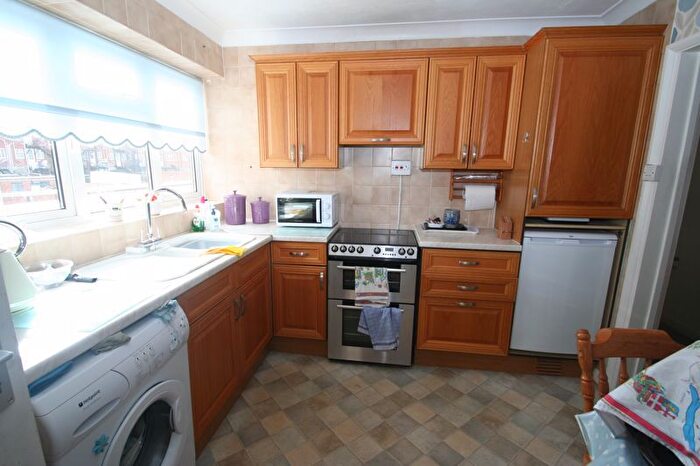 2 Bedroom Flat For Sale In Hamilton Ct, Drake Avenue, Worthing, BN12