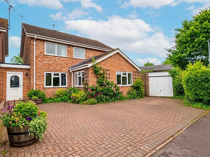 4 Bedroom Link Detached House For Sale In Western Drive, Hanslope, MK19
