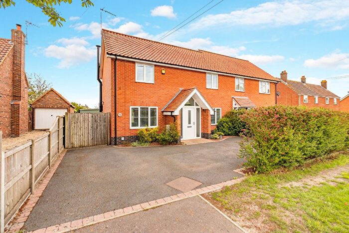 4 Bedroom Semi-Detached House For Sale In Hale Road, Necton, Swaffham, Norfolk, PE37