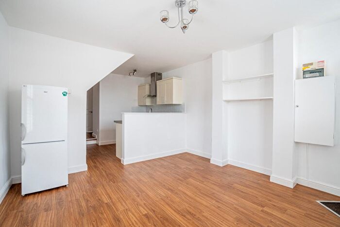 1 Bedroom Flat For Sale In Acomb Road, York, YO24